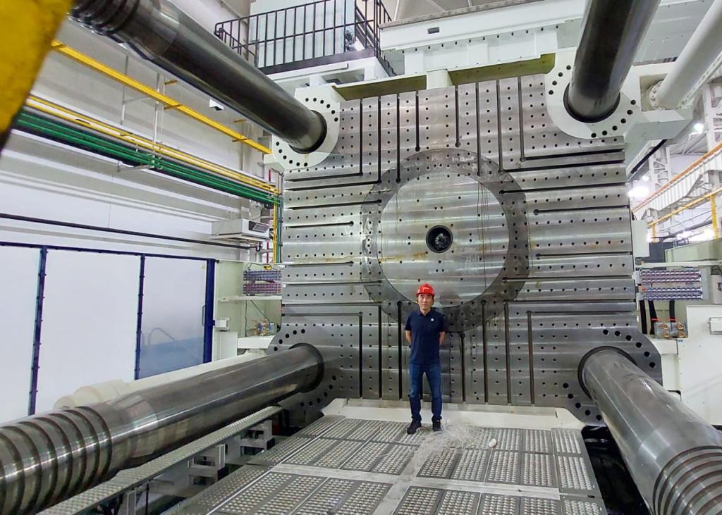 plateau presse a injecter 8800 tonnes